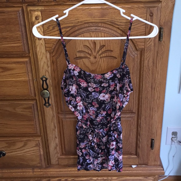 Cute floral top - Picture 3 of 4